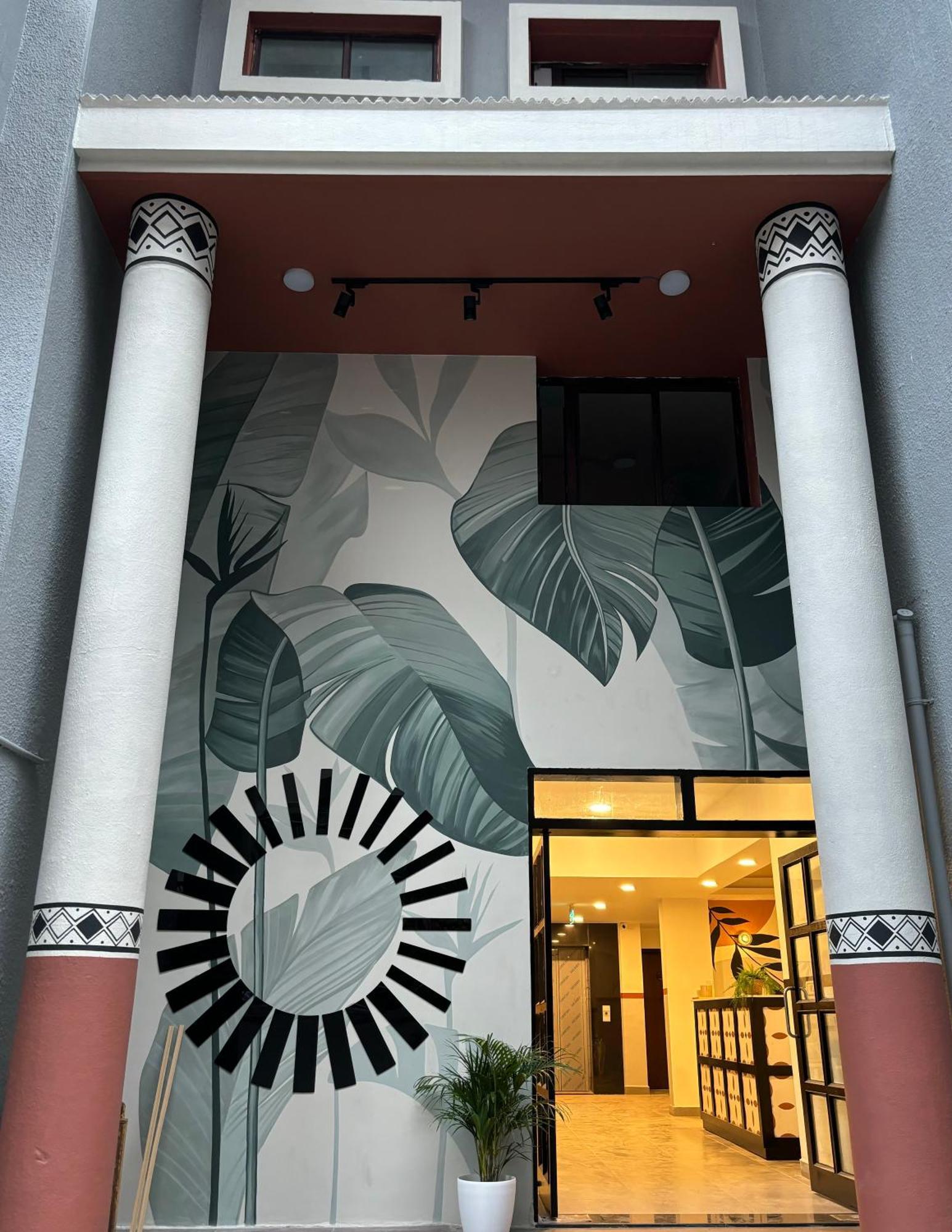 Olive Hotel Palace Road By Embassy Group Bangalore Buitenkant foto