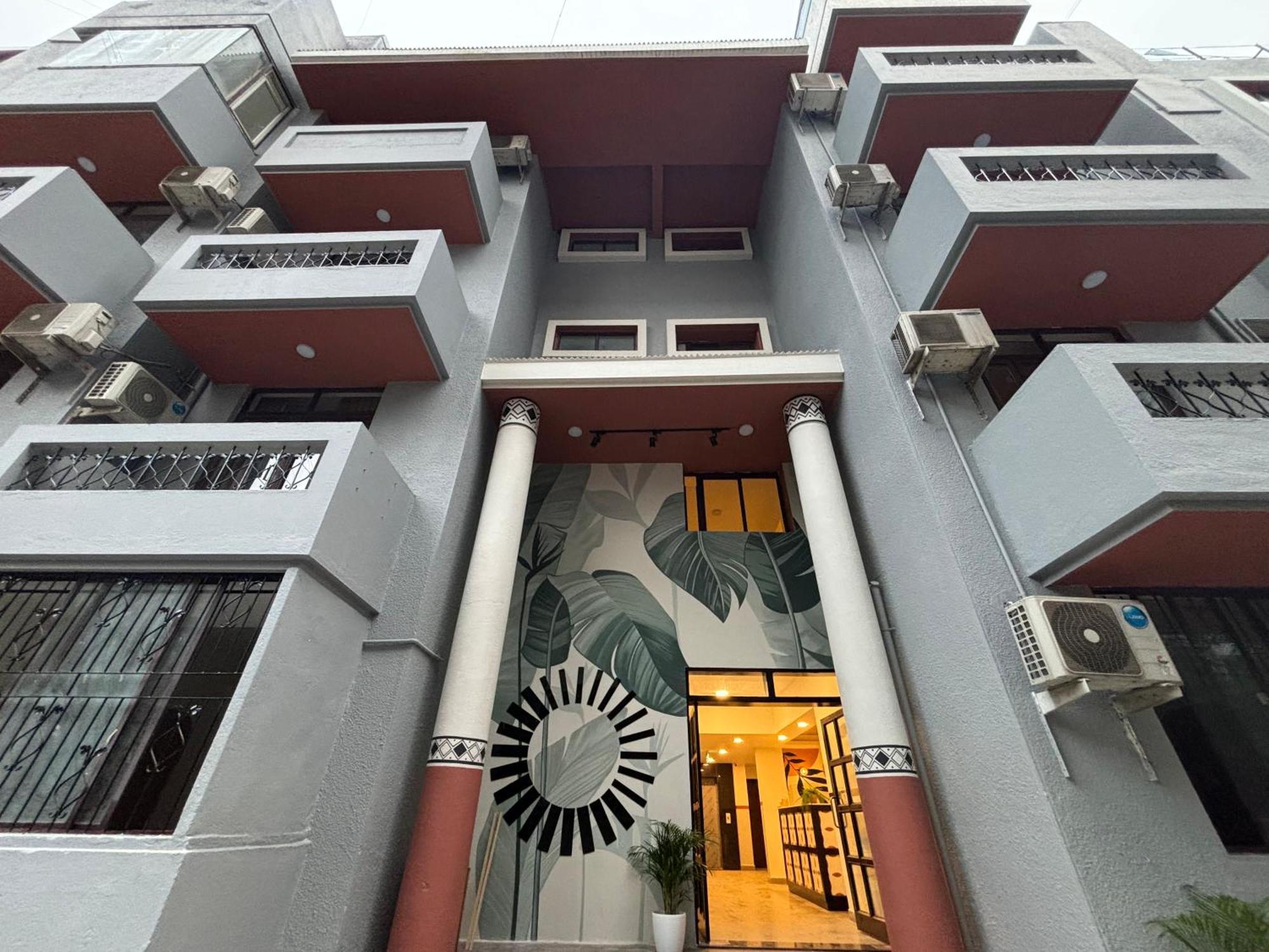 Olive Hotel Palace Road By Embassy Group Bangalore Buitenkant foto
